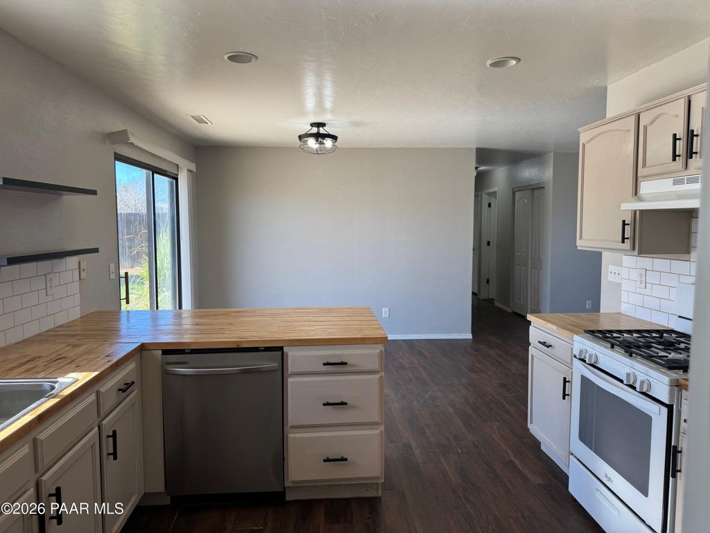 Photo of 8613 E Hopi Drive, Prescott Valley, AZ 86314 (MLS # 1078823)