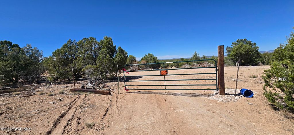 Photo of 2795 W Poppy Road, Ash Fork, AZ 86320 (MLS # 1080386)