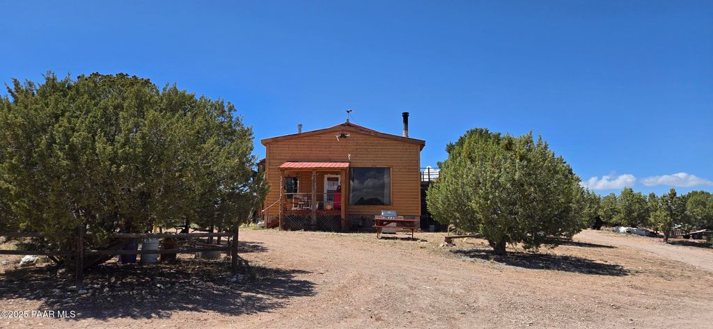Photo of 2795 W Poppy Road, Ash Fork, AZ 86320 (MLS # 1080386)