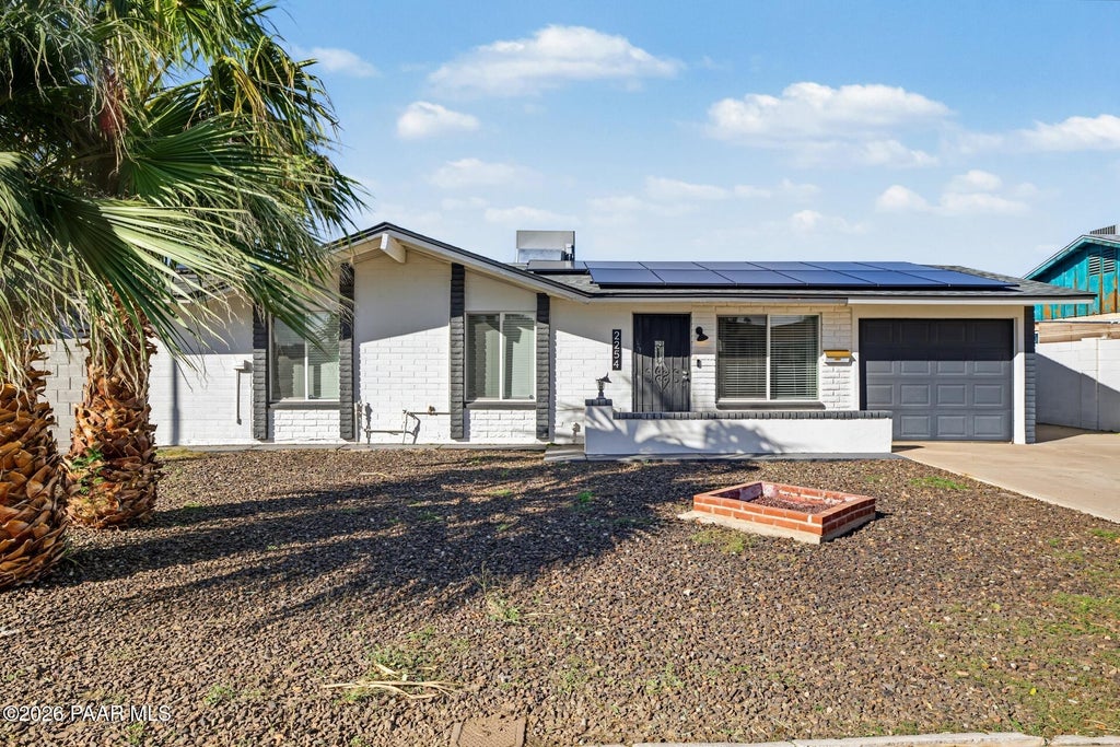 Photo of 2254 W Charter Oak Road, Phoenix, AZ 85029 (MLS # 1085991)