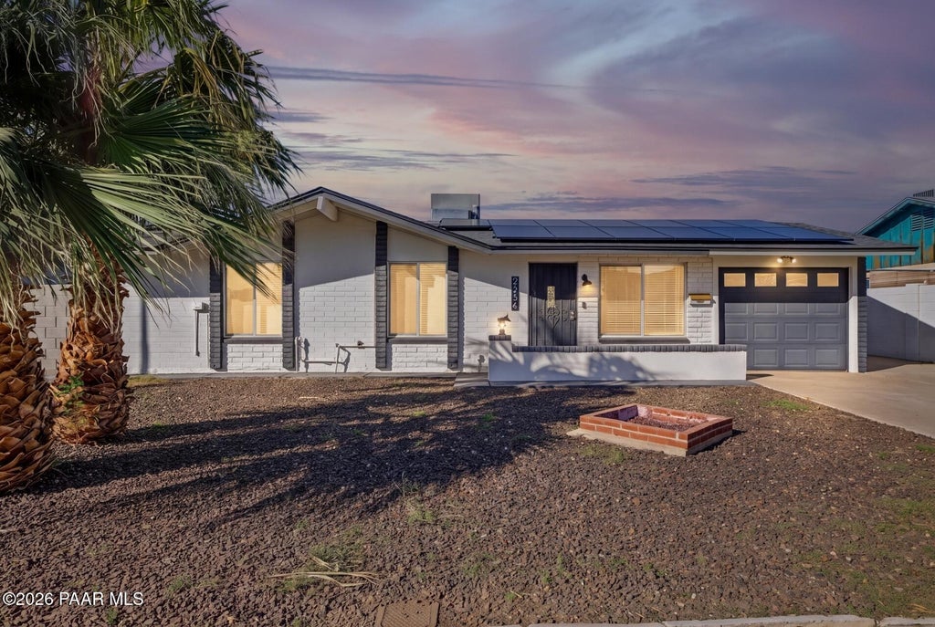Photo of 2254 W Charter Oak Road, Phoenix, AZ 85029 (MLS # 1085991)