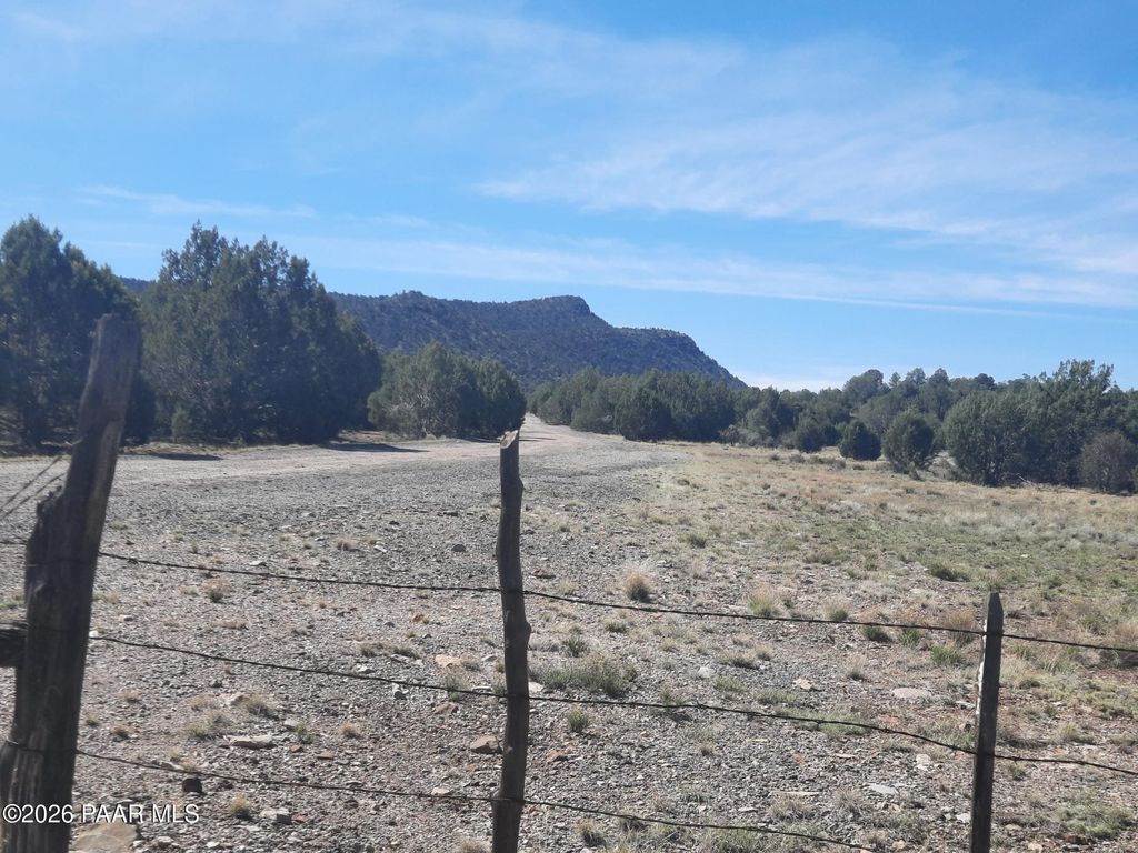 Photo of 4 Retirement Ln, Seligman, AZ 86337 (MLS # 1080916)