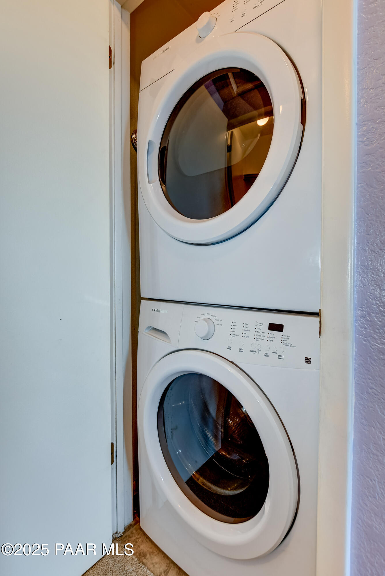 Prescott, Arizona 86301, United States, 2 Bedrooms Bedrooms, ,2 BathroomsBathrooms,Residential,Pending,111385