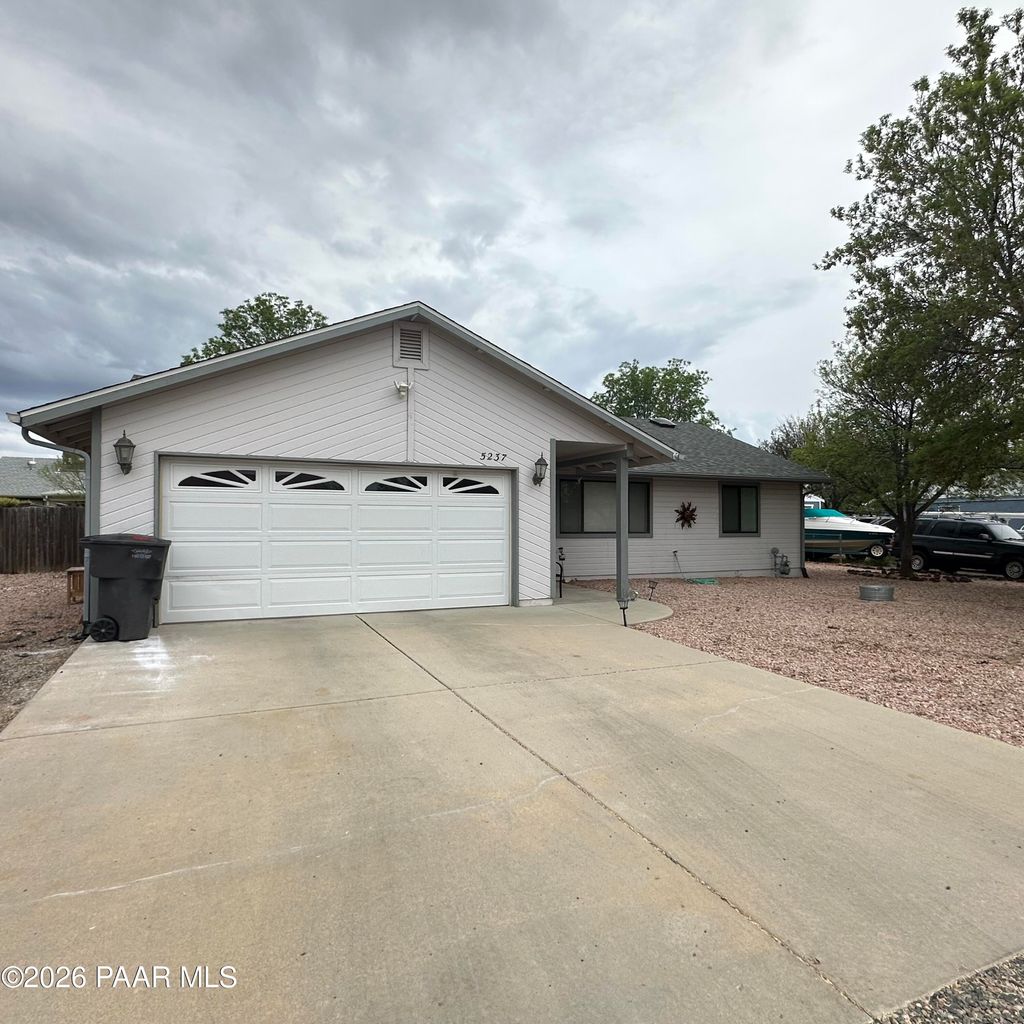 Photo of 5237 N Desert Lane, Prescott Valley, AZ 86314 (MLS # 1080789)