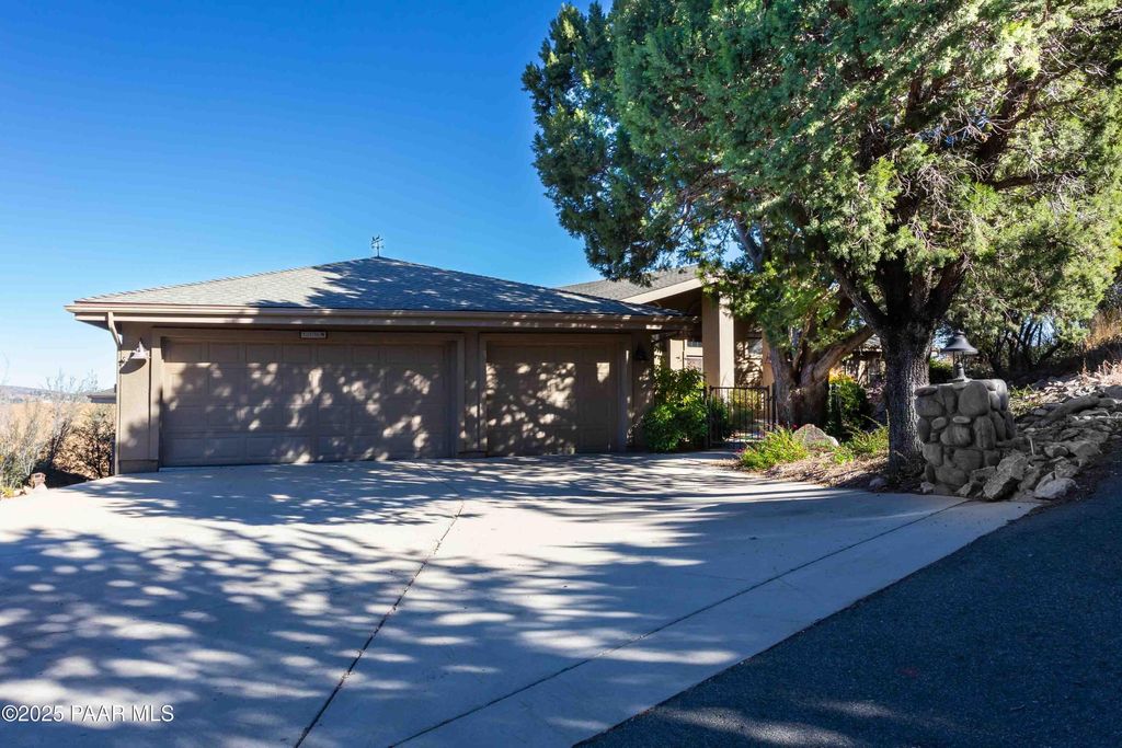 Photo of 1109 Northwood Loop, Prescott, AZ 86303 (MLS # 1077420)