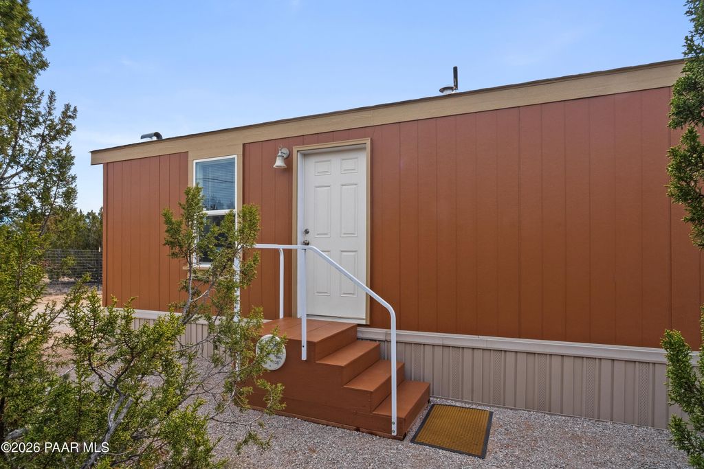 Photo of 25815 W Fort Rock Road, Seligman, AZ 86337 (MLS # 1079754)