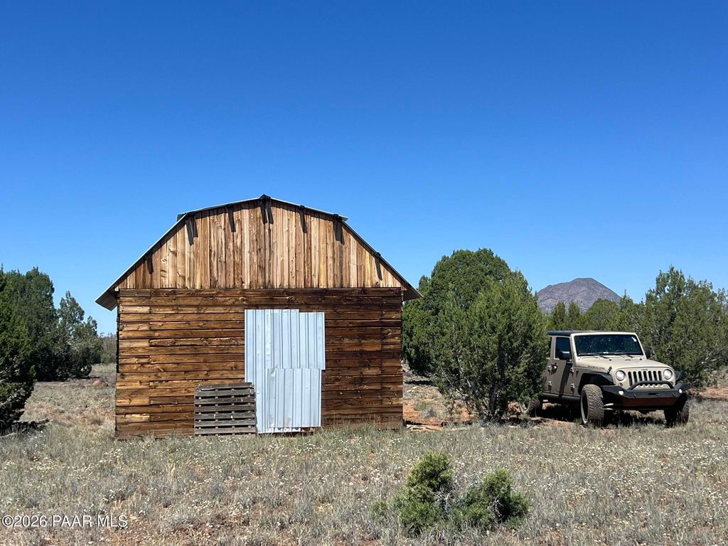 Photo of 15 Daytona Boulevard, Ash Fork, AZ 86320 (MLS # 1082552)