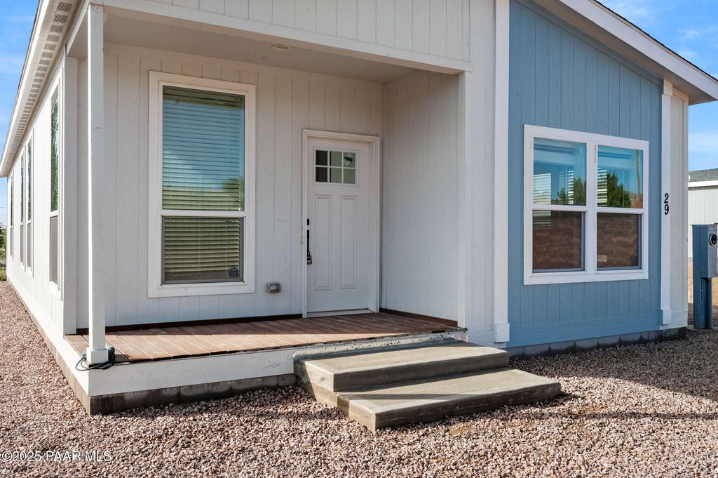 Photo of 29 E Abra Road, Paulden, AZ 86334 (MLS # 1076909)