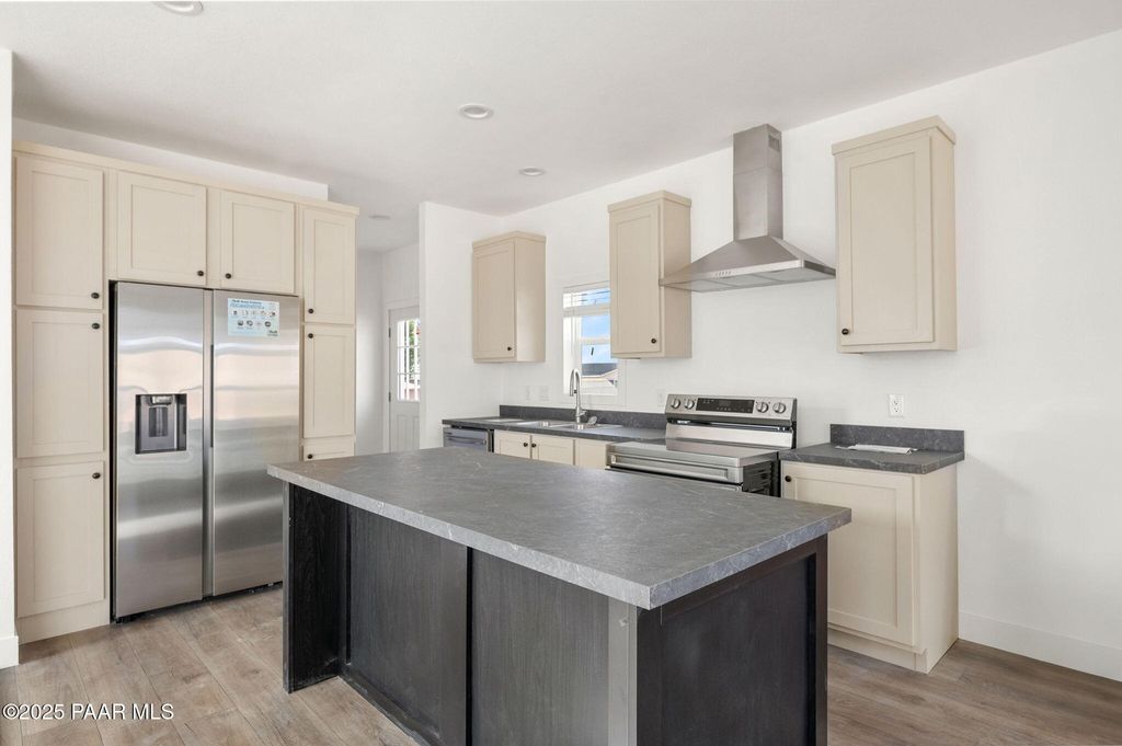 Photo of 29 E Abra Road, Paulden, AZ 86334 (MLS # 1076909)