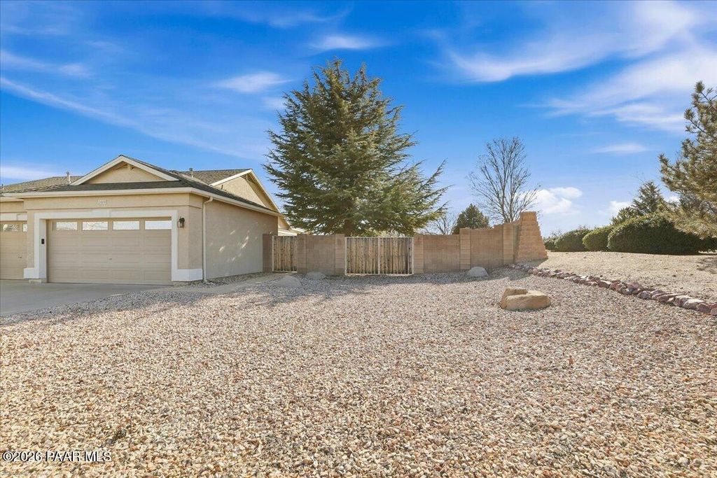 Photo of 7419 N Windy Walk Way, Prescott Valley, AZ 86315 (MLS # 1079310)