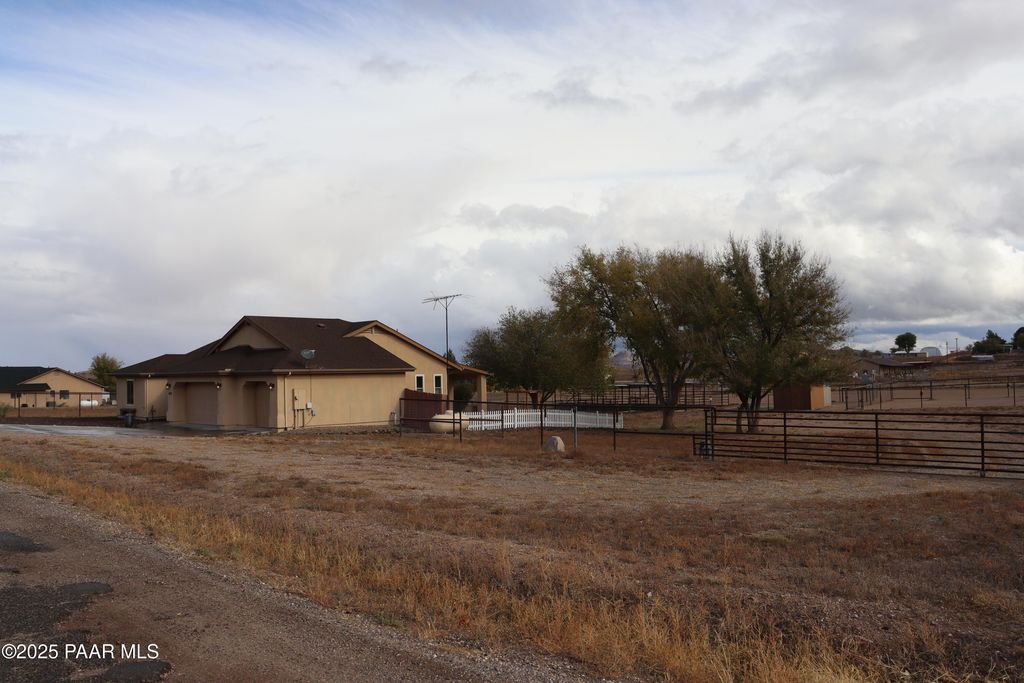 Photo of 3895 Yo He Wah Drive, Chino Valley, AZ 86323 (MLS # 1077835)