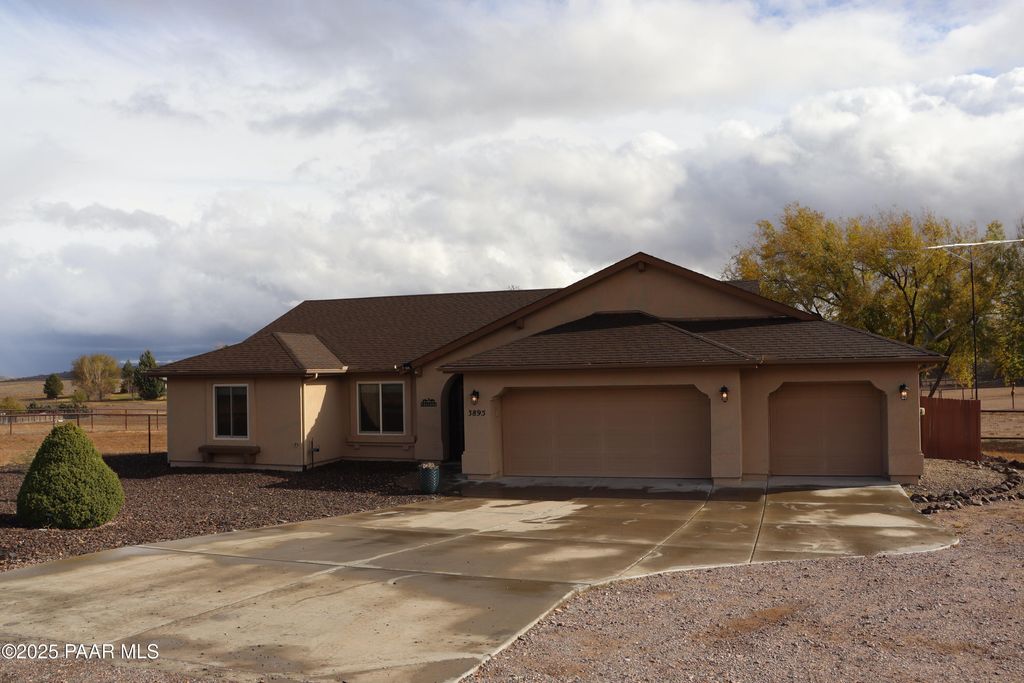 Photo of 3895 Yo He Wah Drive, Chino Valley, AZ 86323 (MLS # 1077835)