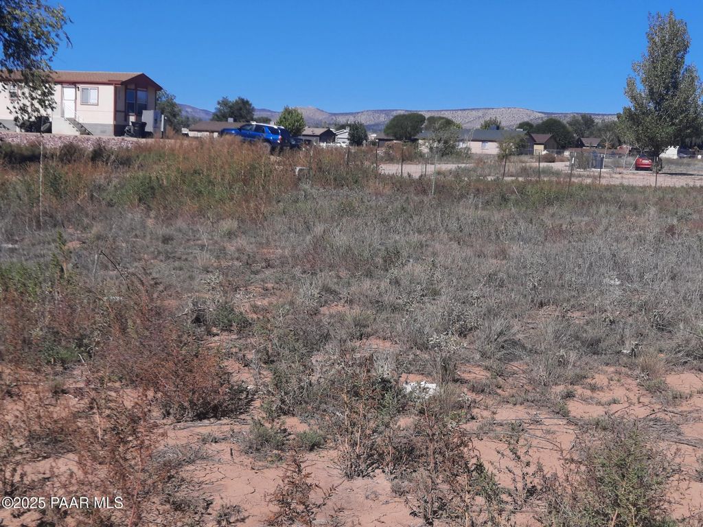Photo of 24255 N Riviera Avenue, Paulden, AZ 86334 (MLS # 1077171)