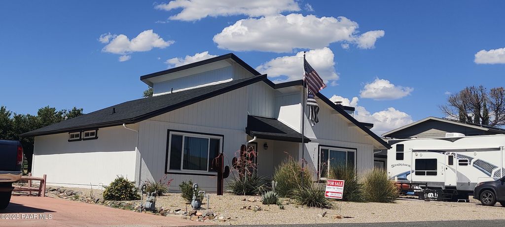 Photo of 11040 Singletree Trail, Dewey-Humboldt, AZ 86327 (MLS # 1078598)