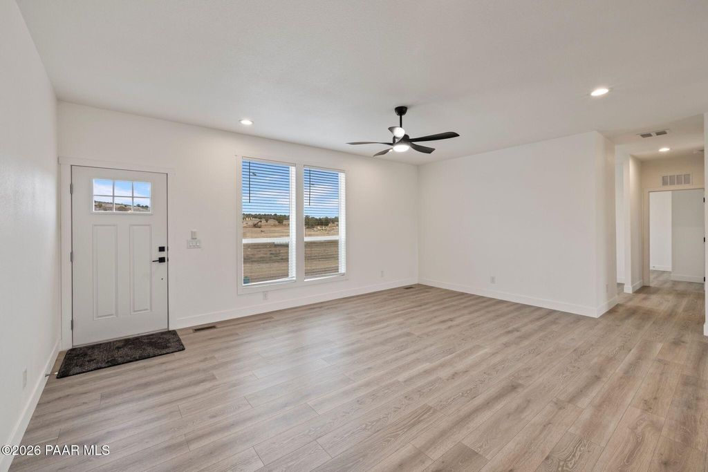 Photo of 1437 E Whirlpool Drive, Paulden, AZ 86334 (MLS # 1079607)