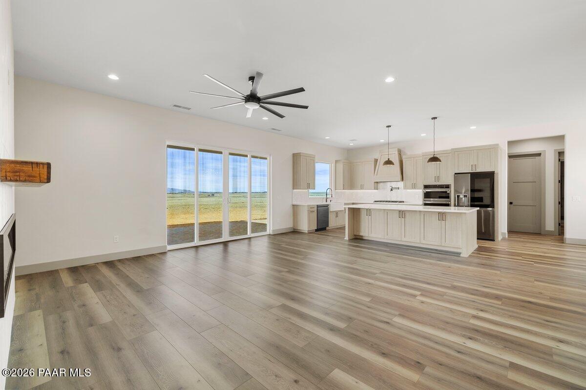 8355 N Barnes Street