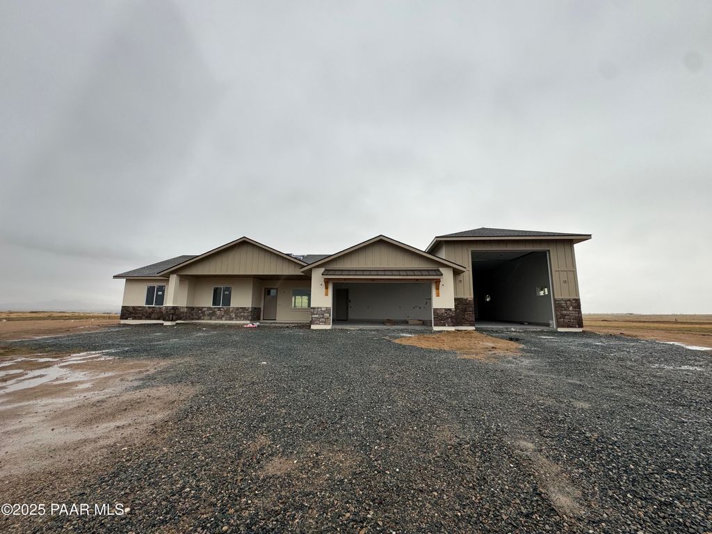 Photo of 8355 N Barnes Street, Prescott Valley, AZ 86315 (MLS # 1078010)