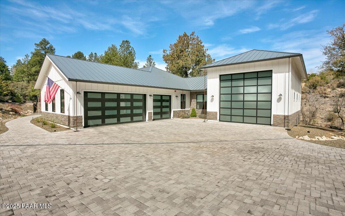 3186 W Pine Lakes Drive