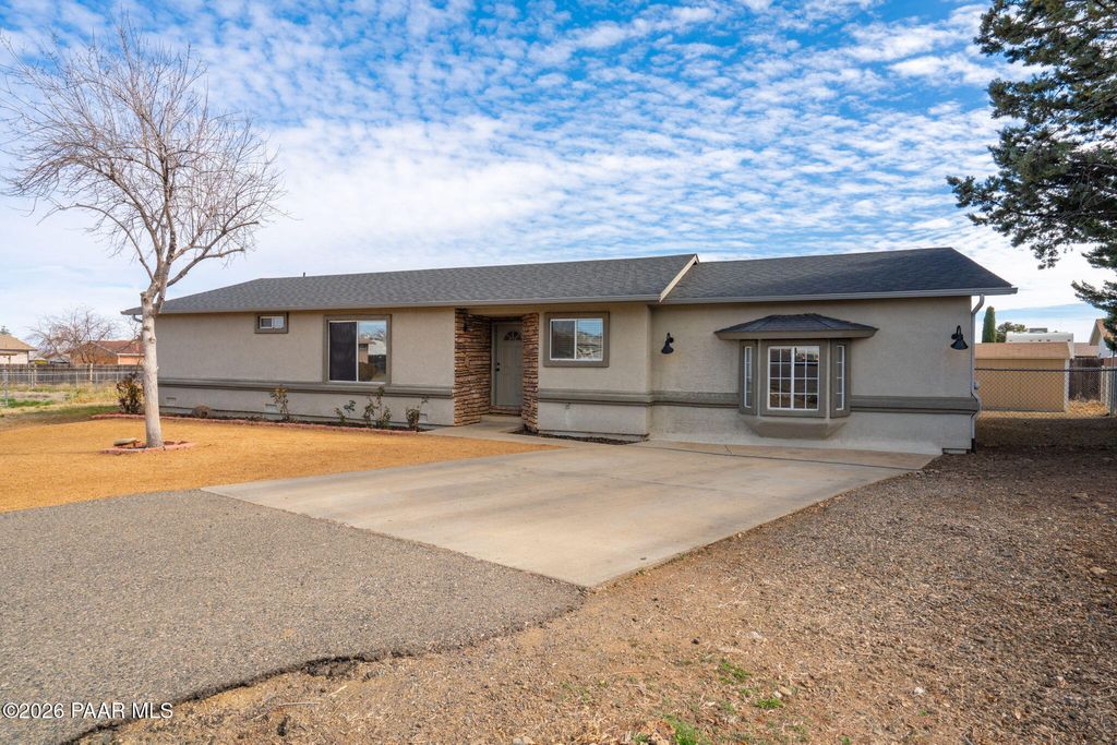 Photo of 6290 E Round Table Drive, Prescott Valley, AZ 86314 (MLS # 1079560)