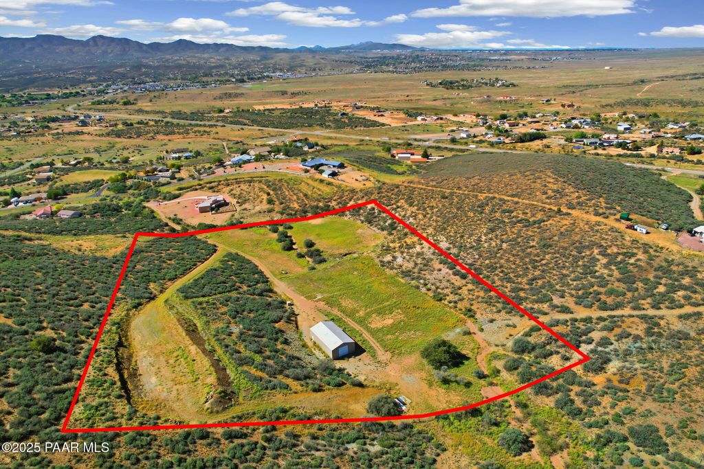 Photo of 510 S Apache Knolls Trail, Dewey-Humboldt, AZ 86327 (MLS # 1077284)