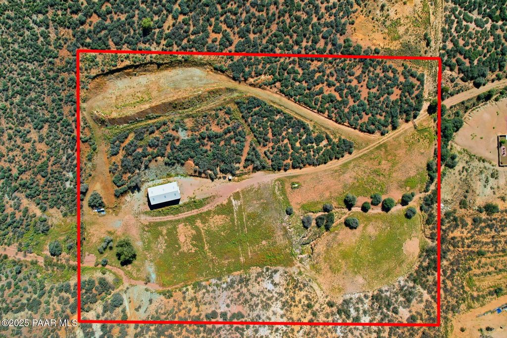 Photo of 510 S Apache Knolls Trail, Dewey-Humboldt, AZ 86327 (MLS # 1077284)