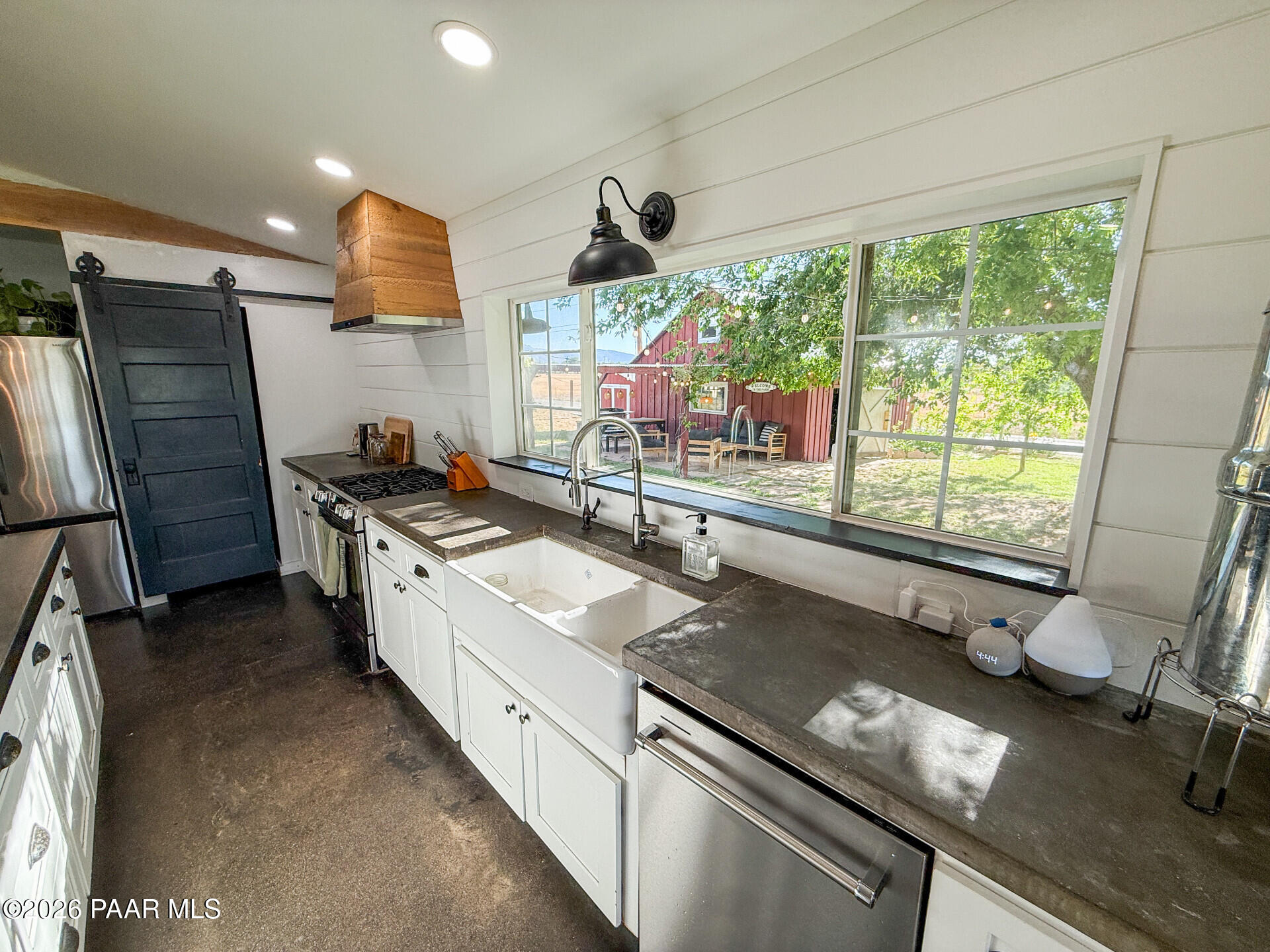 979 W Road 1 North