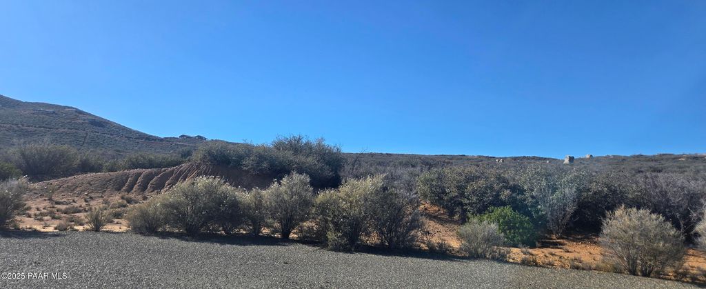 Photo of 402 E Woodland Way, Dewey-Humboldt, AZ 86327 (MLS # 1078403)