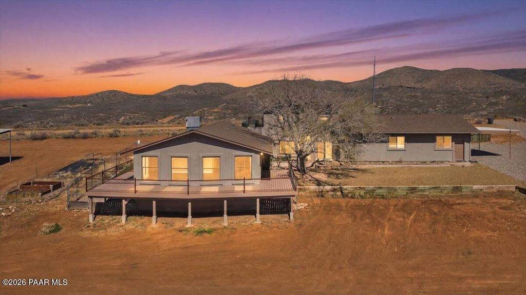 Photo of 1375 N Rabbit Ridge Road, Dewey-Humboldt, AZ 86327 (MLS # 1080365)