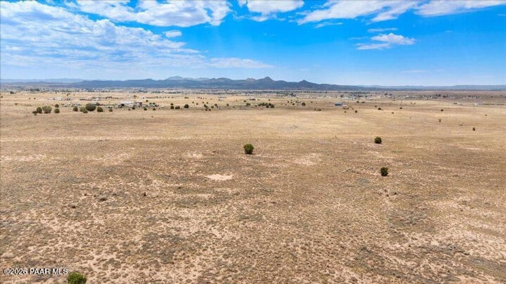 Photo of 3341 W Limestone Drive, Paulden, AZ 86334 (MLS # 1082622)