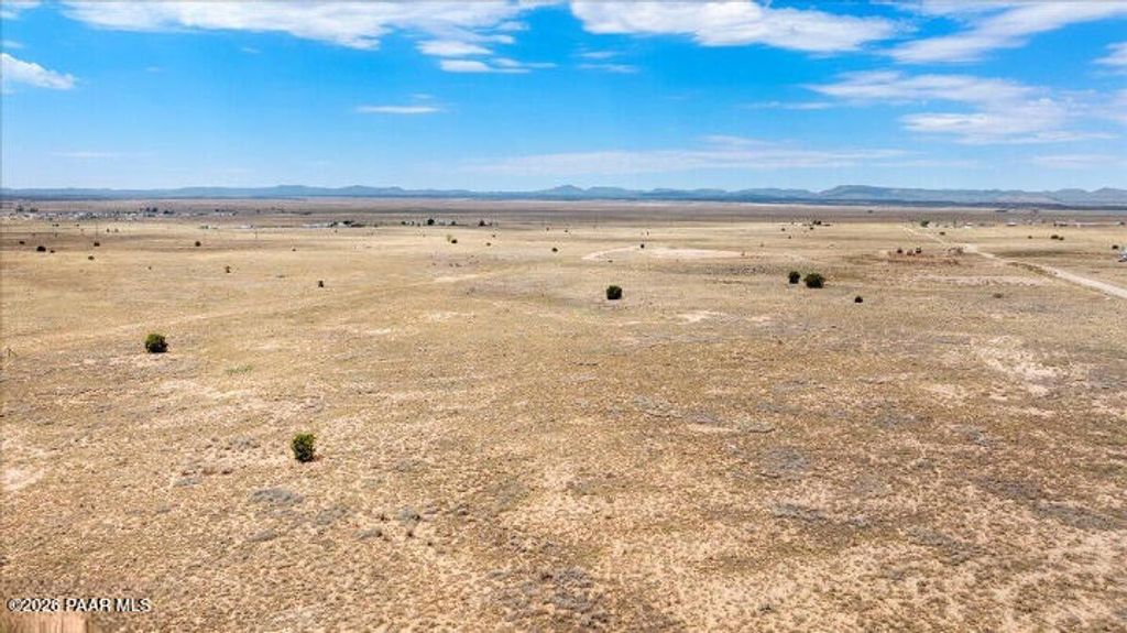 Photo of 3341 W Limestone Drive, Paulden, AZ 86334 (MLS # 1082622)