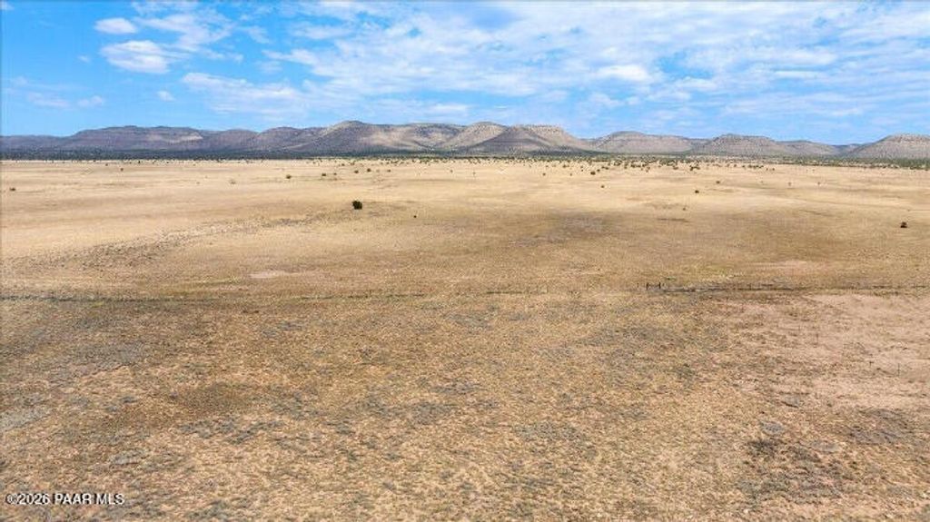 Photo of 3341 W Limestone Drive, Paulden, AZ 86334 (MLS # 1082622)