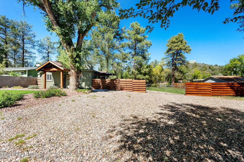 Photo of 1136 Middlebrook Road, Prescott, AZ 86303 (MLS # 1076935)