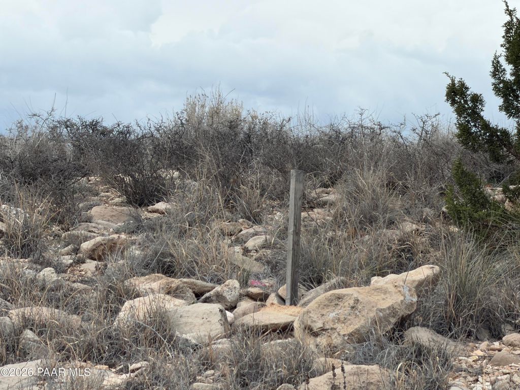 Photo of 25688 N Lopez Drive, Paulden, AZ 86334 (MLS # 1079548)