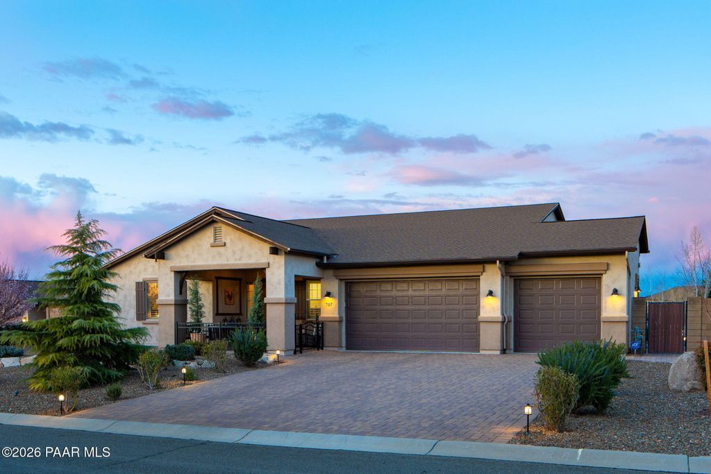 Photo of 707 Lunar View Way, Chino Valley, AZ 86323 (MLS # 1080120)