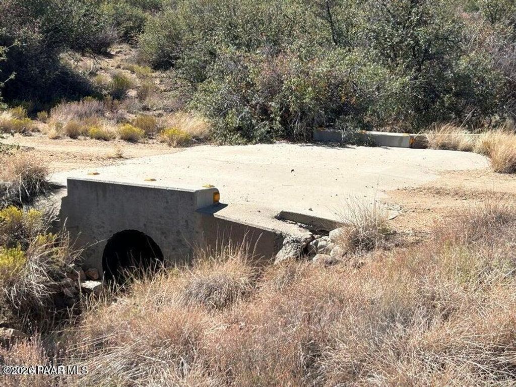 Photo of 17424 S Juniper Drive, Kirkland, AZ 86332 (MLS # 1080949)