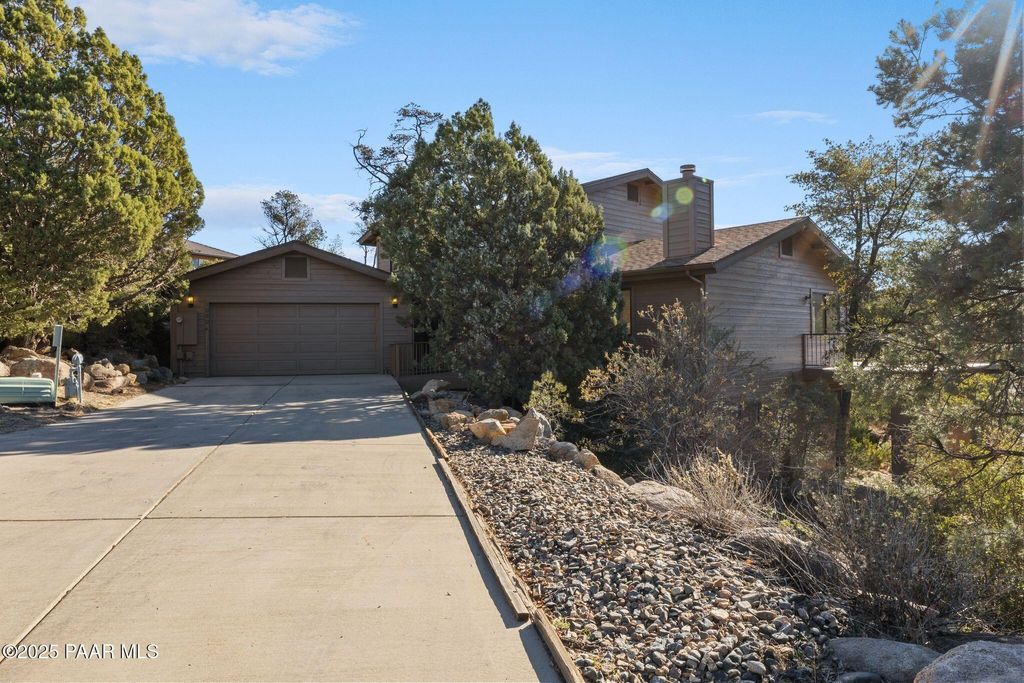 Photo of 1949 Upper Crestview Drive, Prescott, AZ 86305 (MLS # 1078379)
