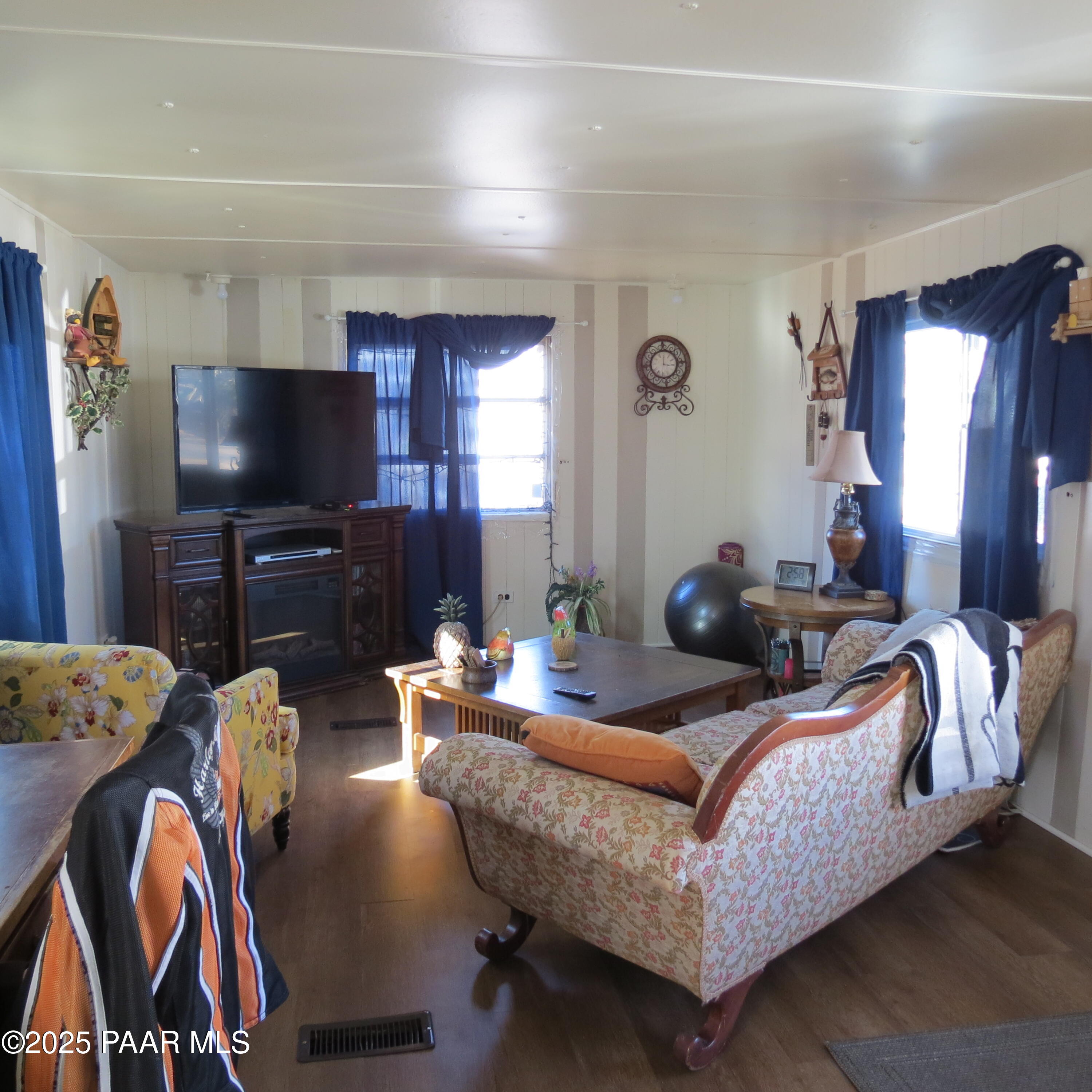 1305 W Adams Avenue 6