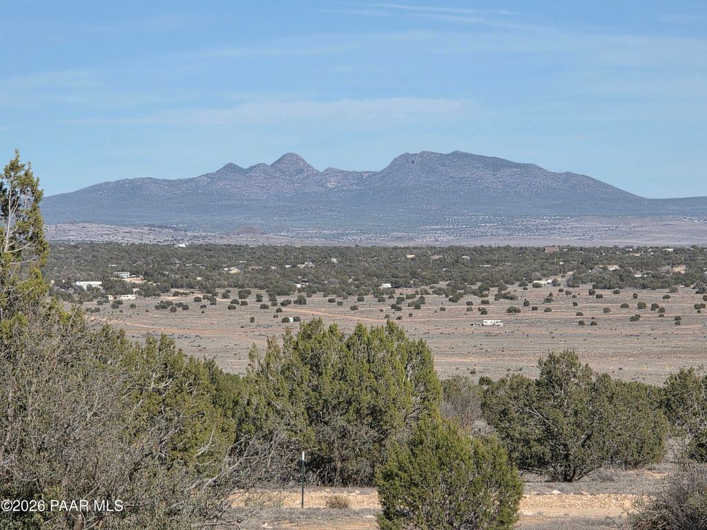 Photo of 53302 Shadow Mountain Parkway, Seligman, AZ 86337 (MLS # 1080118)