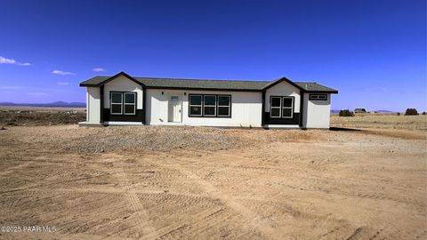 27360 N Miracle Lane Paulden AZ 86334