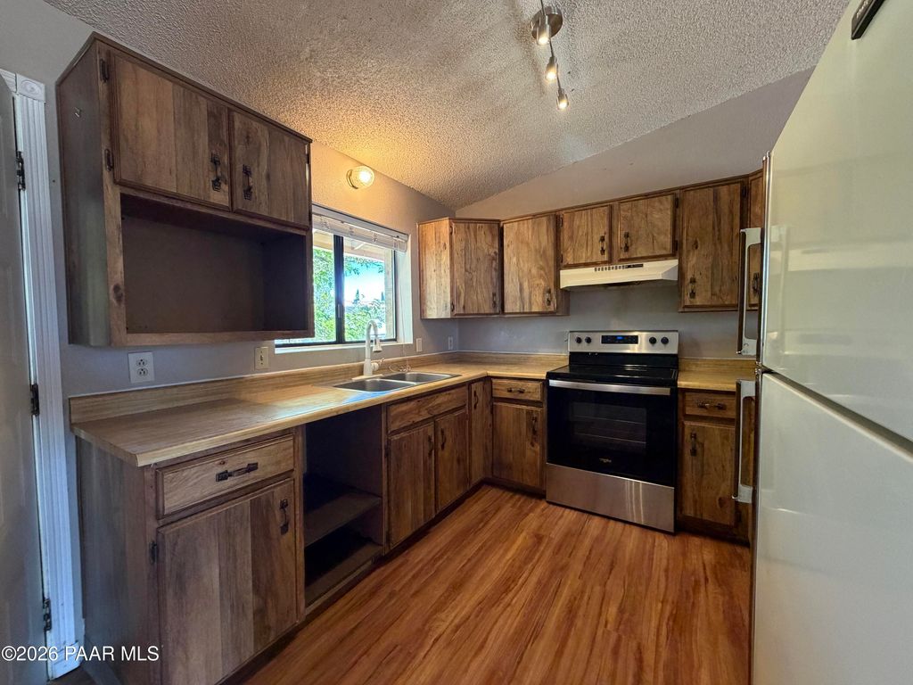 Photo of 927 N Old Chisholm Trail #C, Dewey-Humboldt, AZ 86327 (MLS # 1081315)