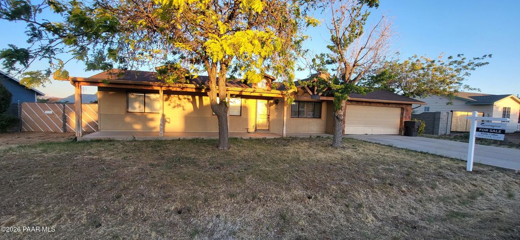 Photo of 7639 E Paseo Hermoso, Prescott Valley, AZ 86314 (MLS # 1082072)