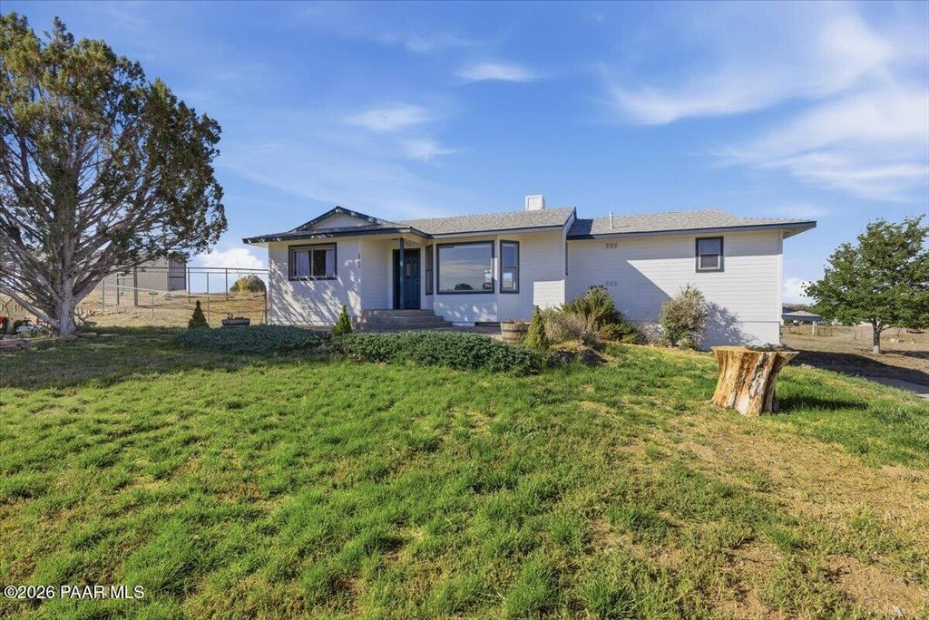 Photo of 2950 W Road 2 N, Chino Valley, AZ 86323 (MLS # 1081871)