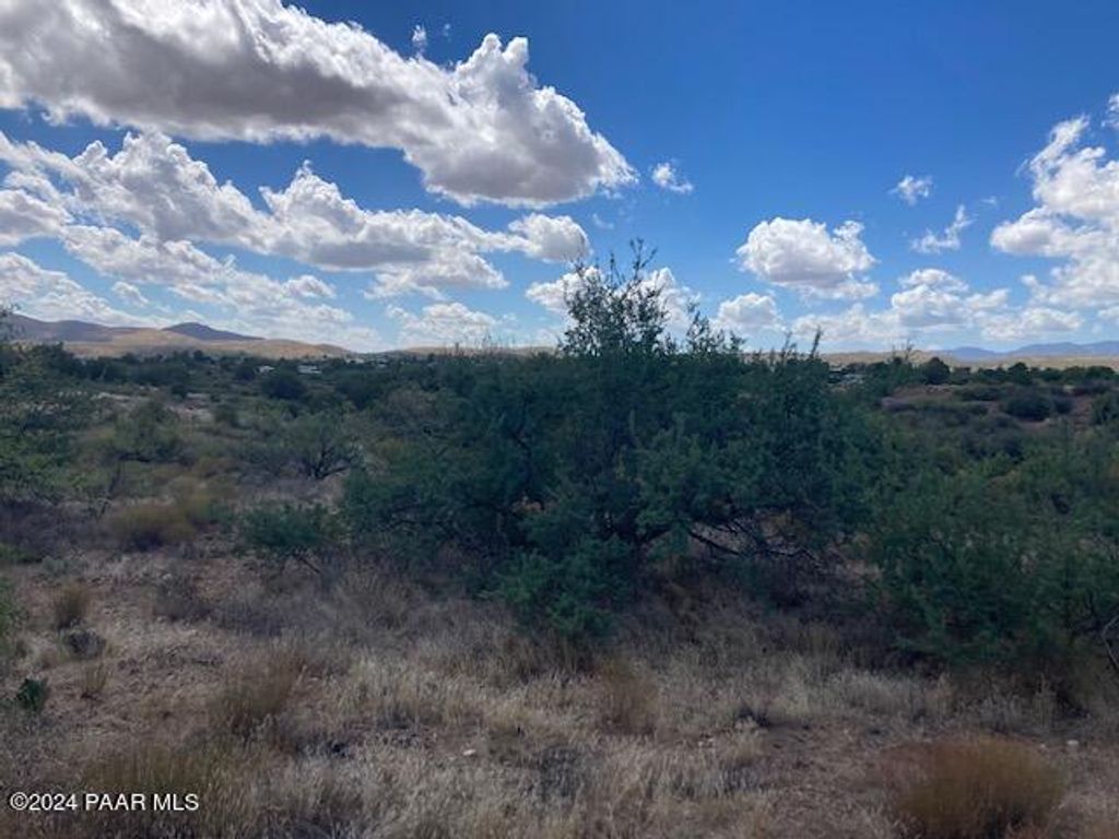 Photo of 20861 E Park View Lane, Cordes Lakes, AZ 86333 (MLS # 1078481)