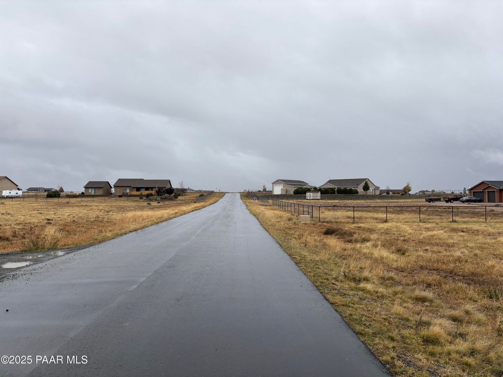 Photo of 42 Grass Valley Lane, Prescott Valley, AZ 86315 (MLS # 1077983)