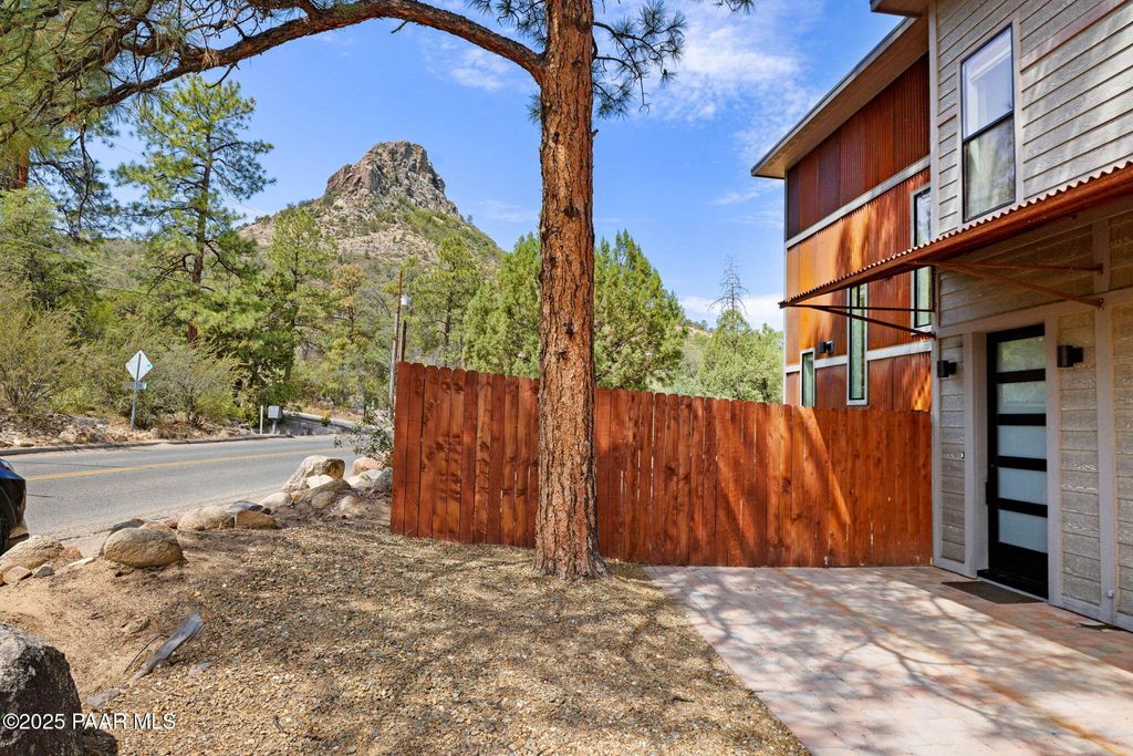 Photo of 2196 W Thumb Butte Road, Prescott, AZ 86305 (MLS # 1079455)