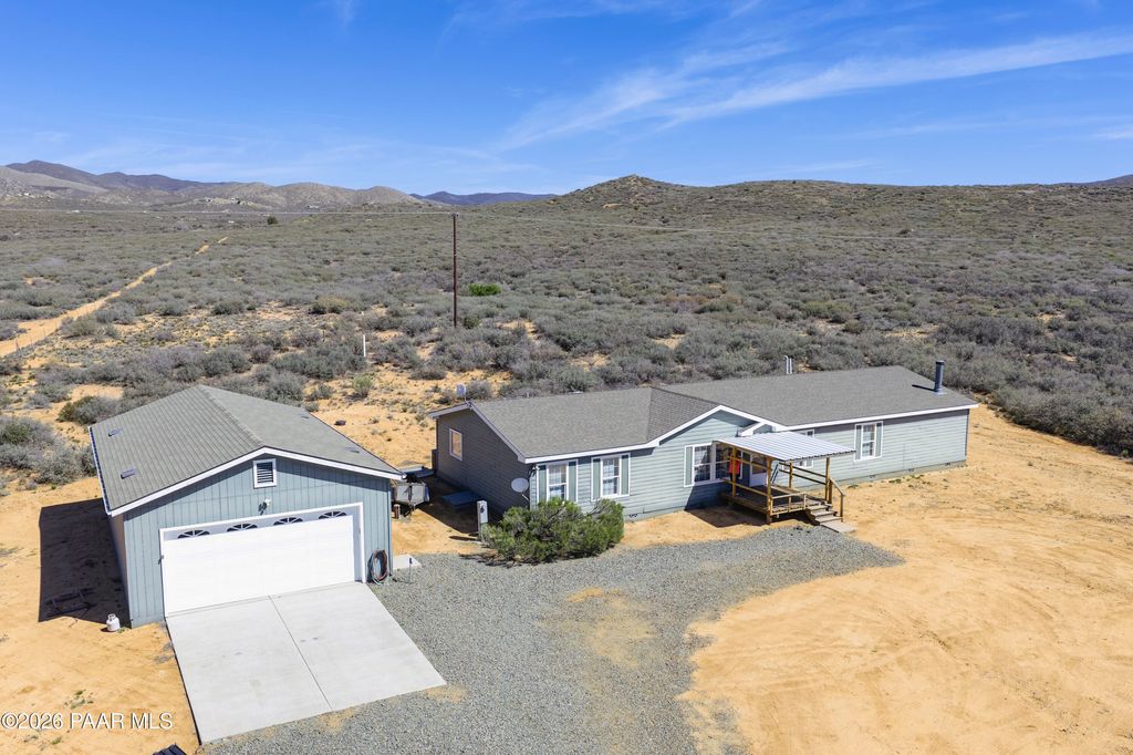 Photo of 33 S Jay Bird Lane, Dewey-Humboldt, AZ 86327 (MLS # 1080572)