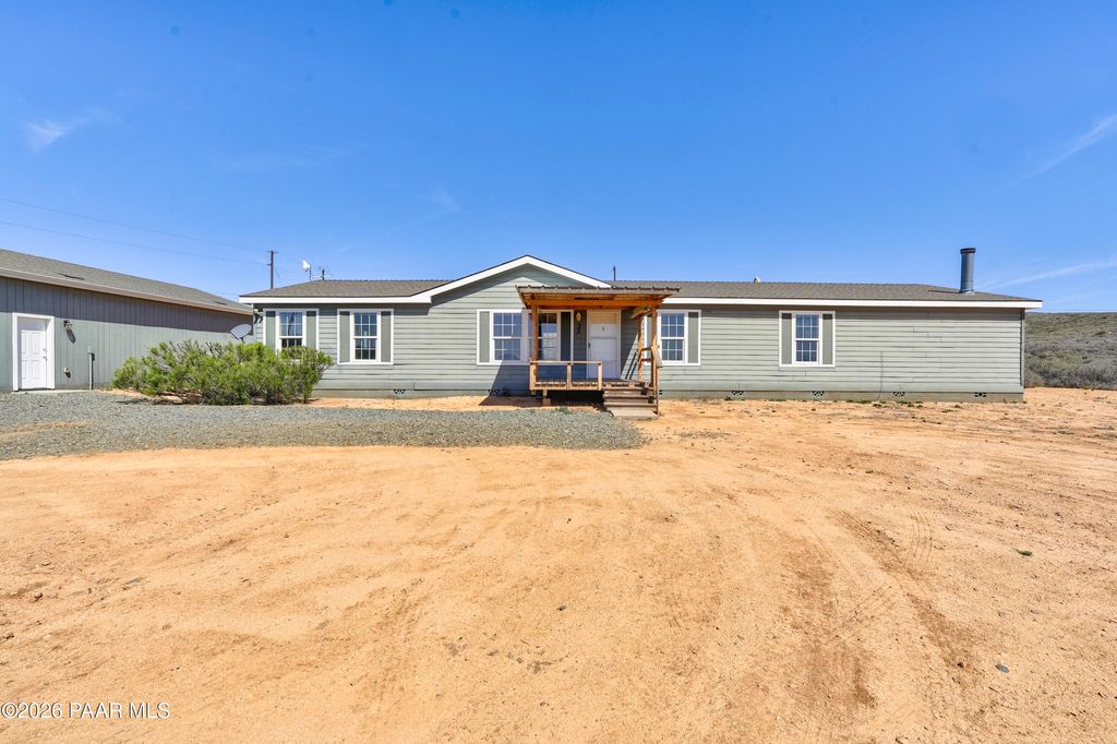Photo of 33 S Jay Bird Lane, Dewey-Humboldt, AZ 86327 (MLS # 1080572)
