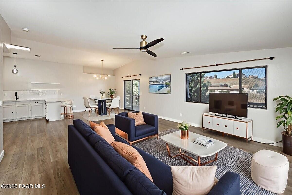 4714 N Sheridan Lane