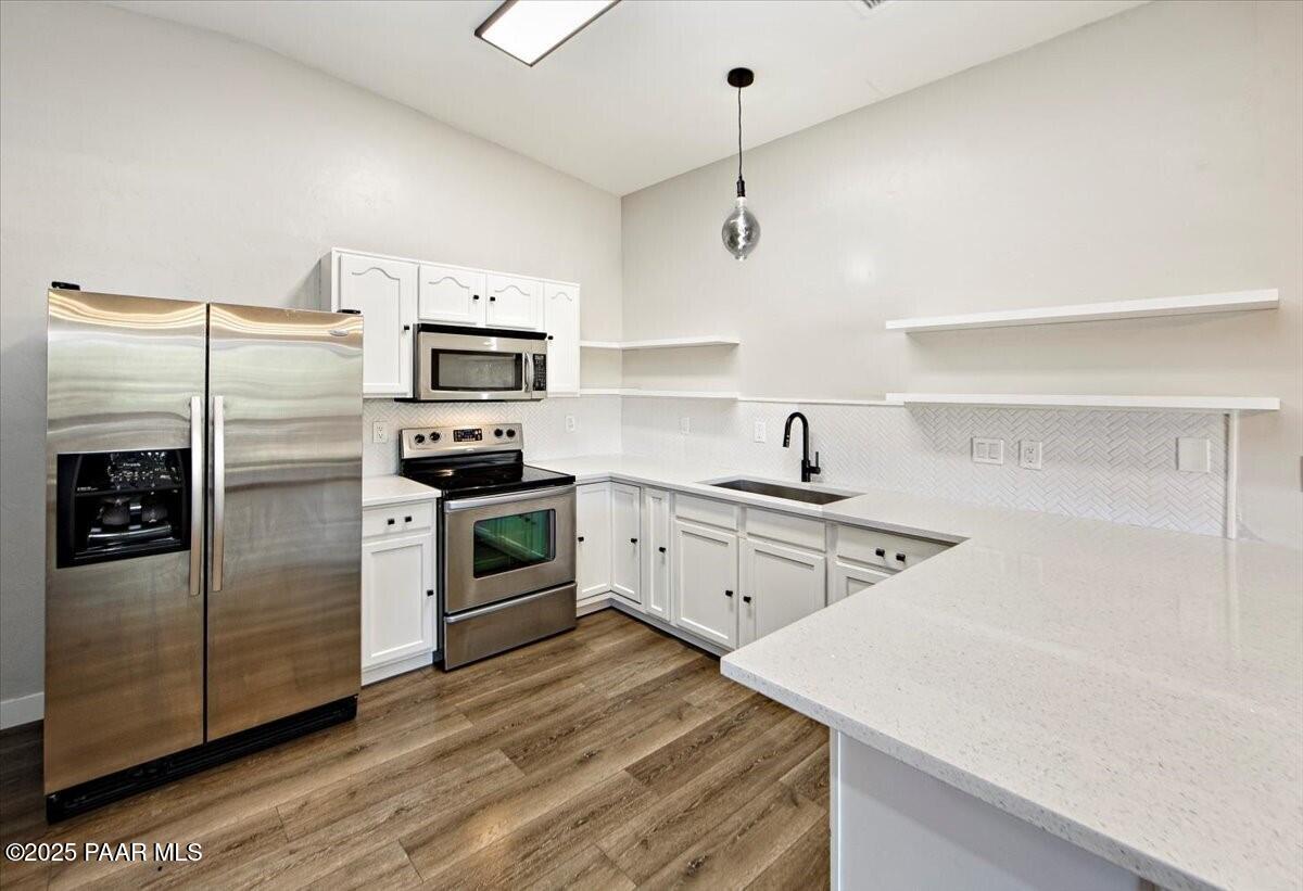 4714 N Sheridan Lane