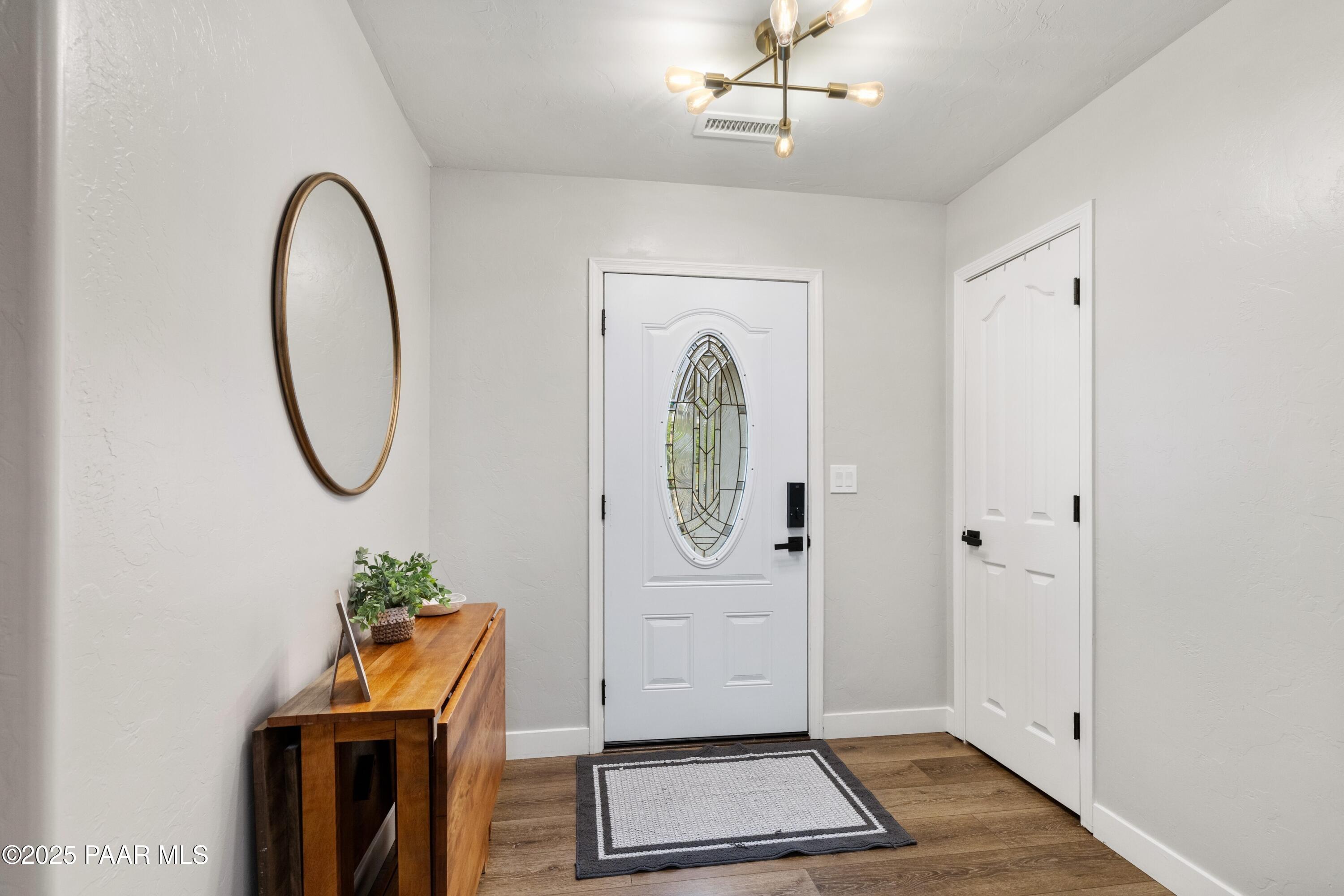 4714 N Sheridan Lane